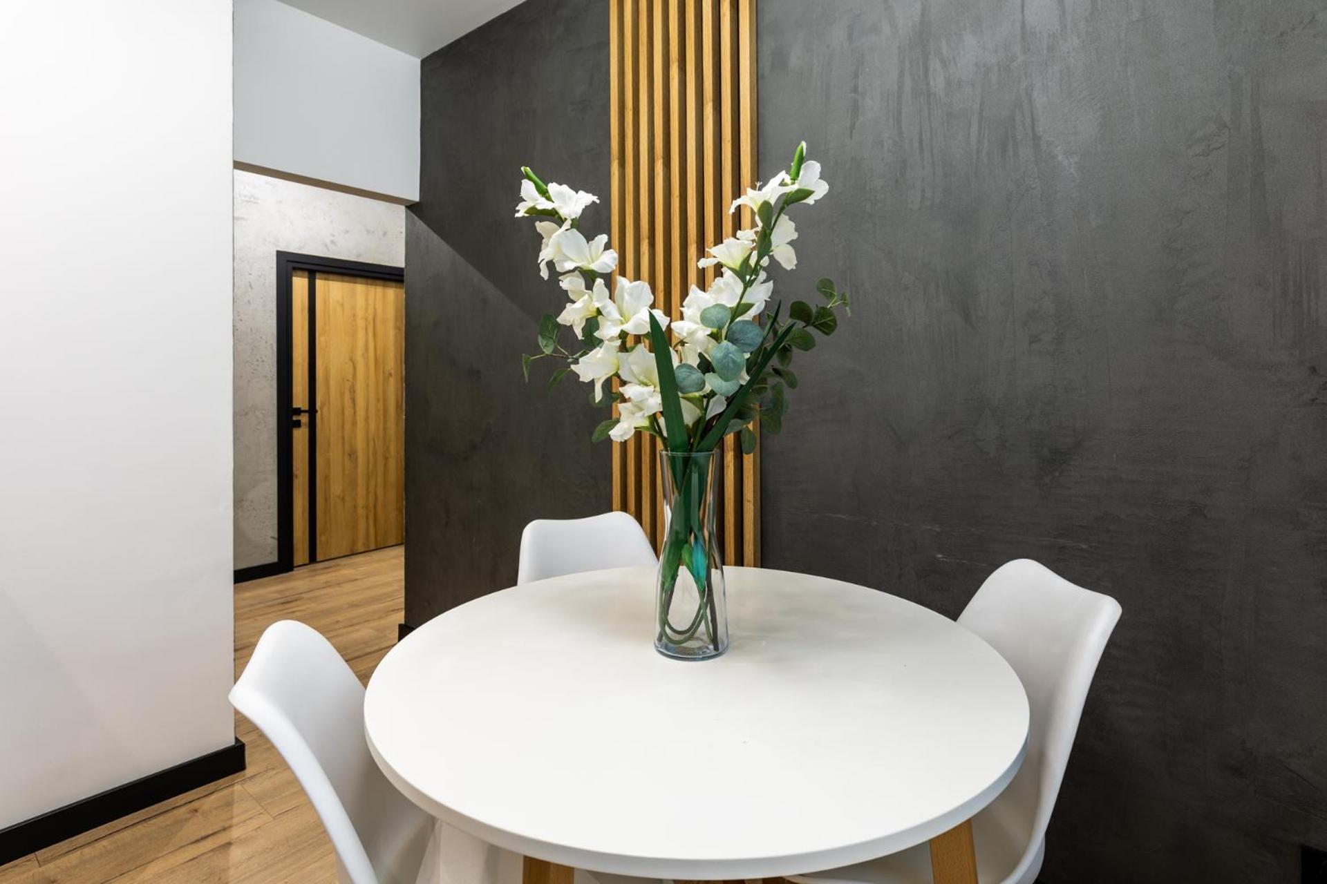 Apartamenty Premium, Faktura Vat, Zrodlowa Centrum Parter Ground Floor Parking Super Lokalizacja Two Bedrooms Kitchen 50 M2 * Kielce