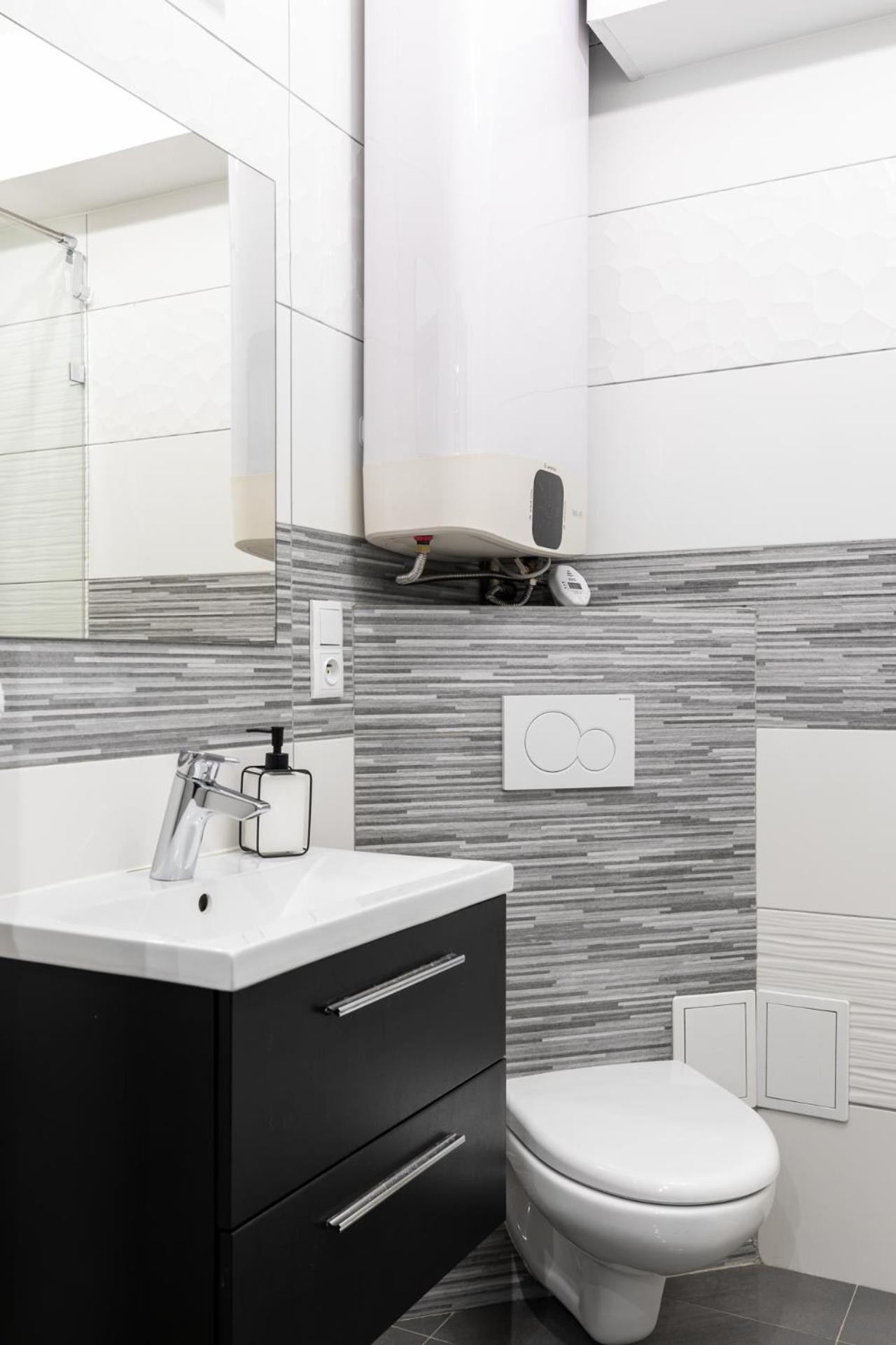 Premium, Faktura Vat, Zrodlowa Centrum Parter Ground Floor Parking Super Lokalizacja Two Bedrooms Kitchen 50 M2 Kielce